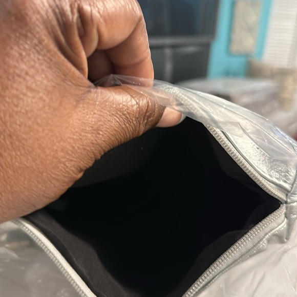 Reversible handbag with gold on one side and silver on the other - Picture 5 of 14